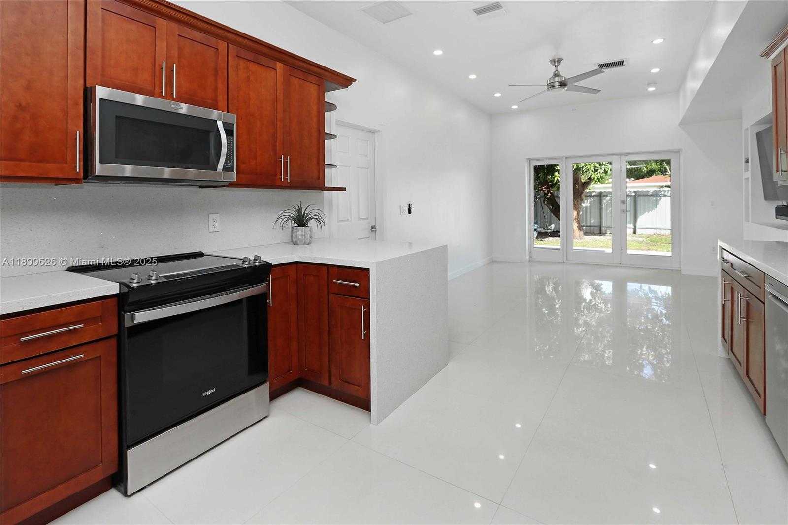 Small Image of 1429 RODMAN ST, Hollywood Number 13