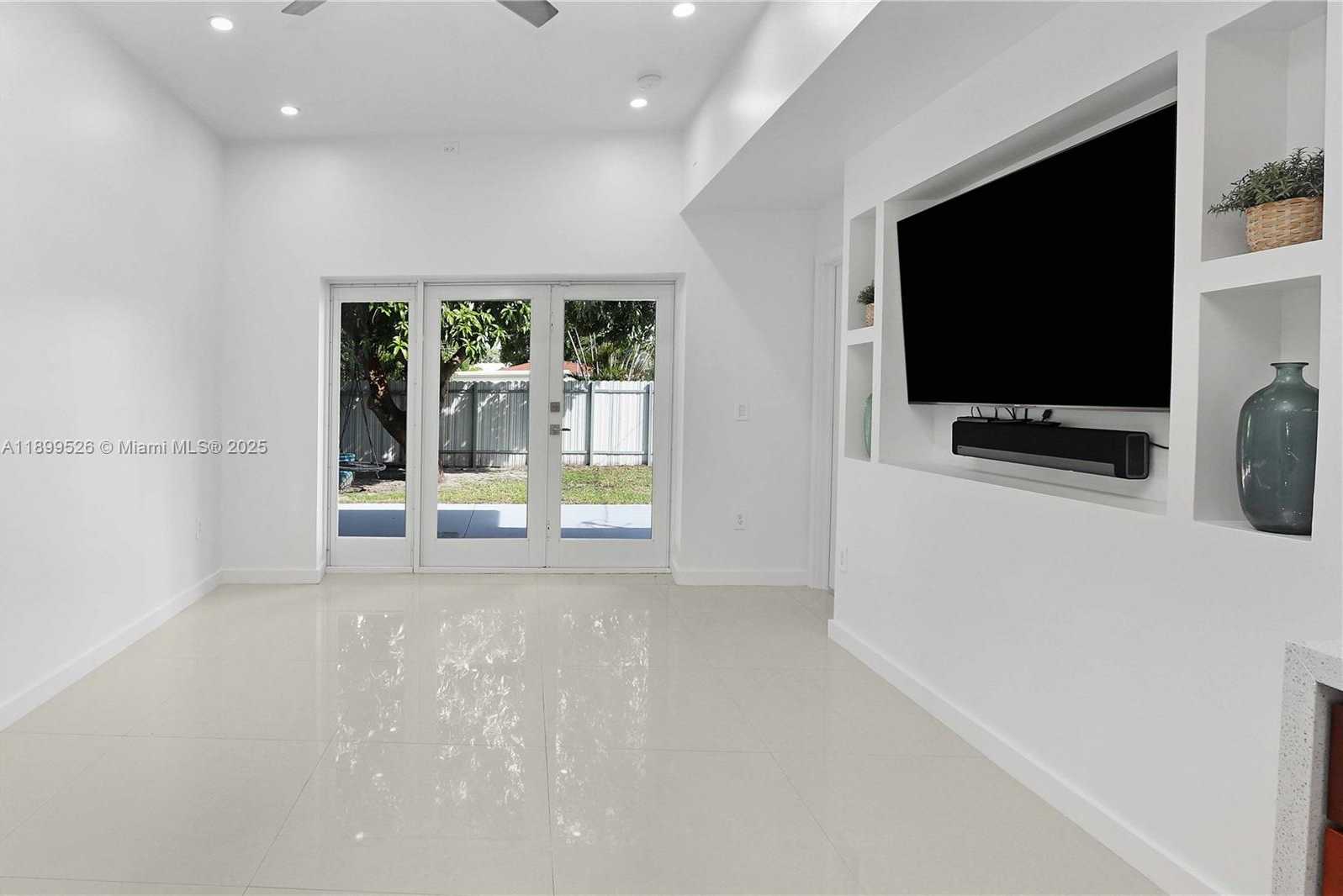 Small Image of 1429 RODMAN ST, Hollywood Number 18
