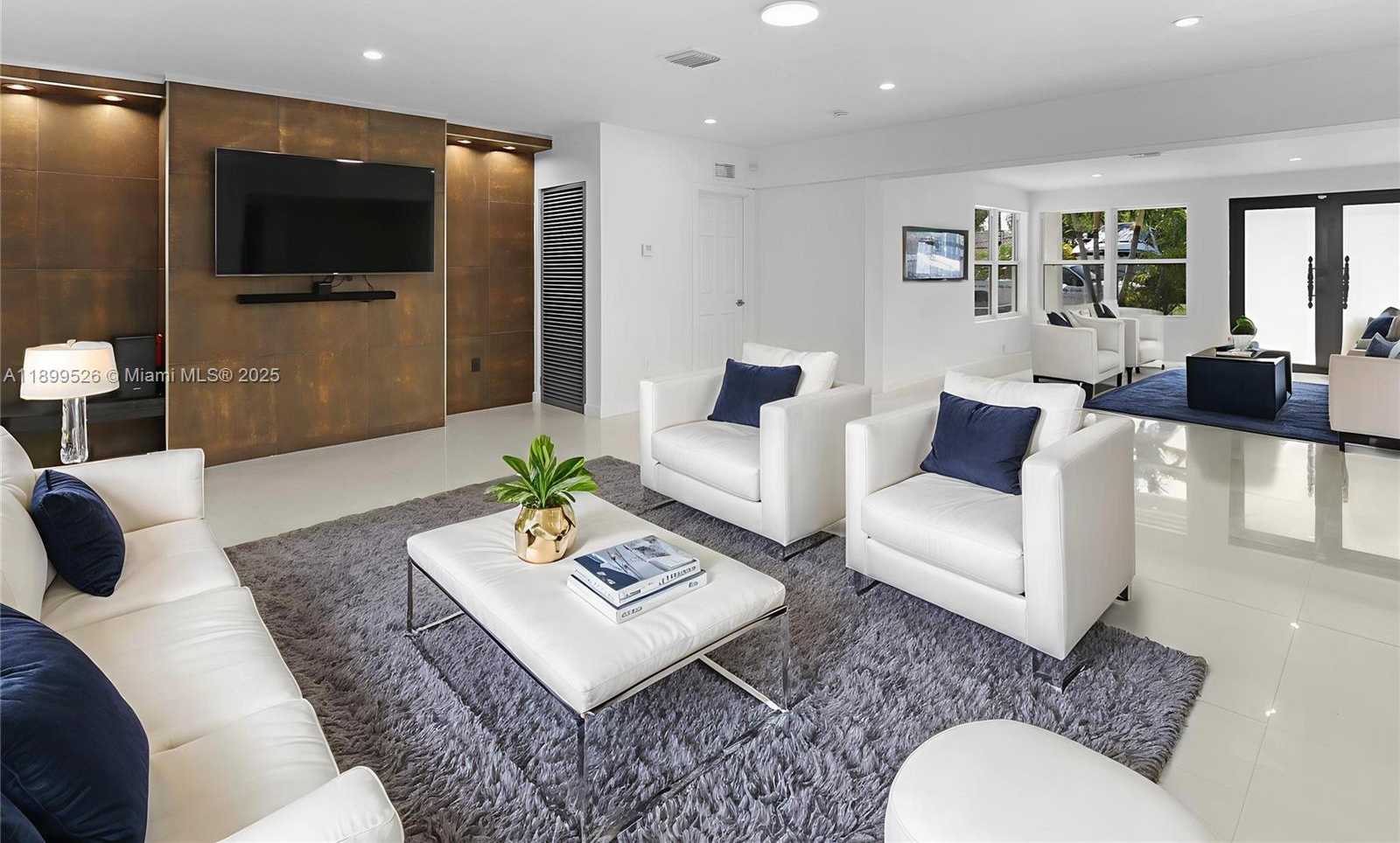 Small Image of 1429 RODMAN ST, Hollywood Number 2