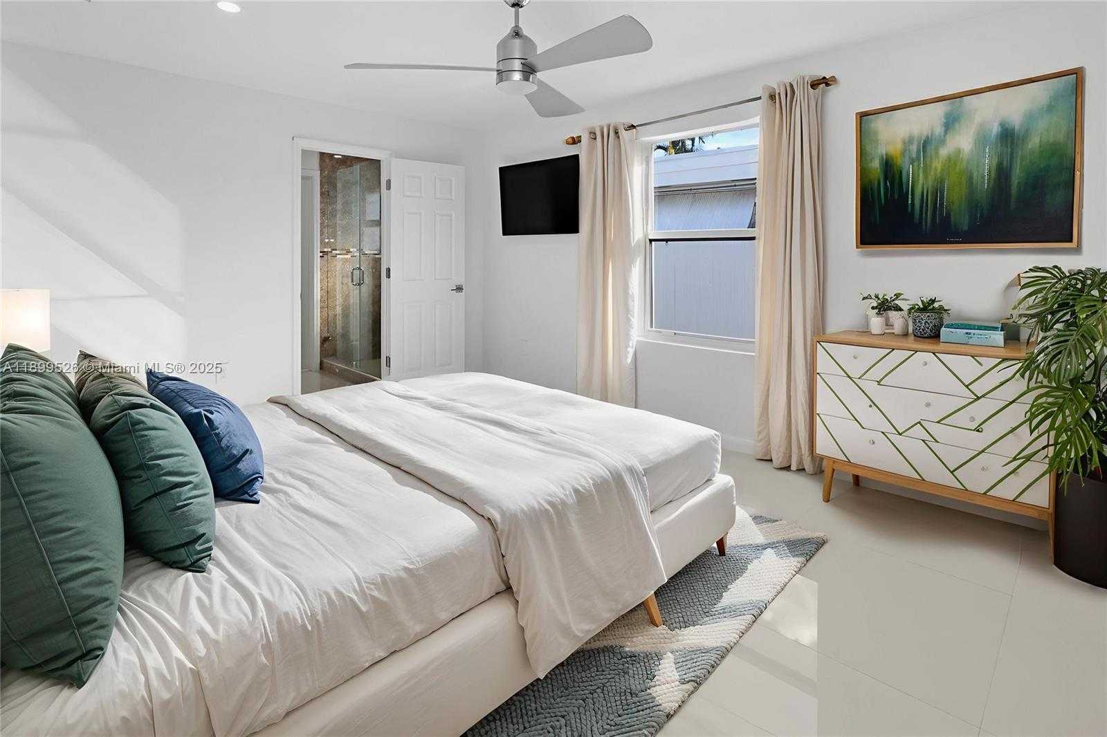 Small Image of 1429 RODMAN ST, Hollywood Number 3
