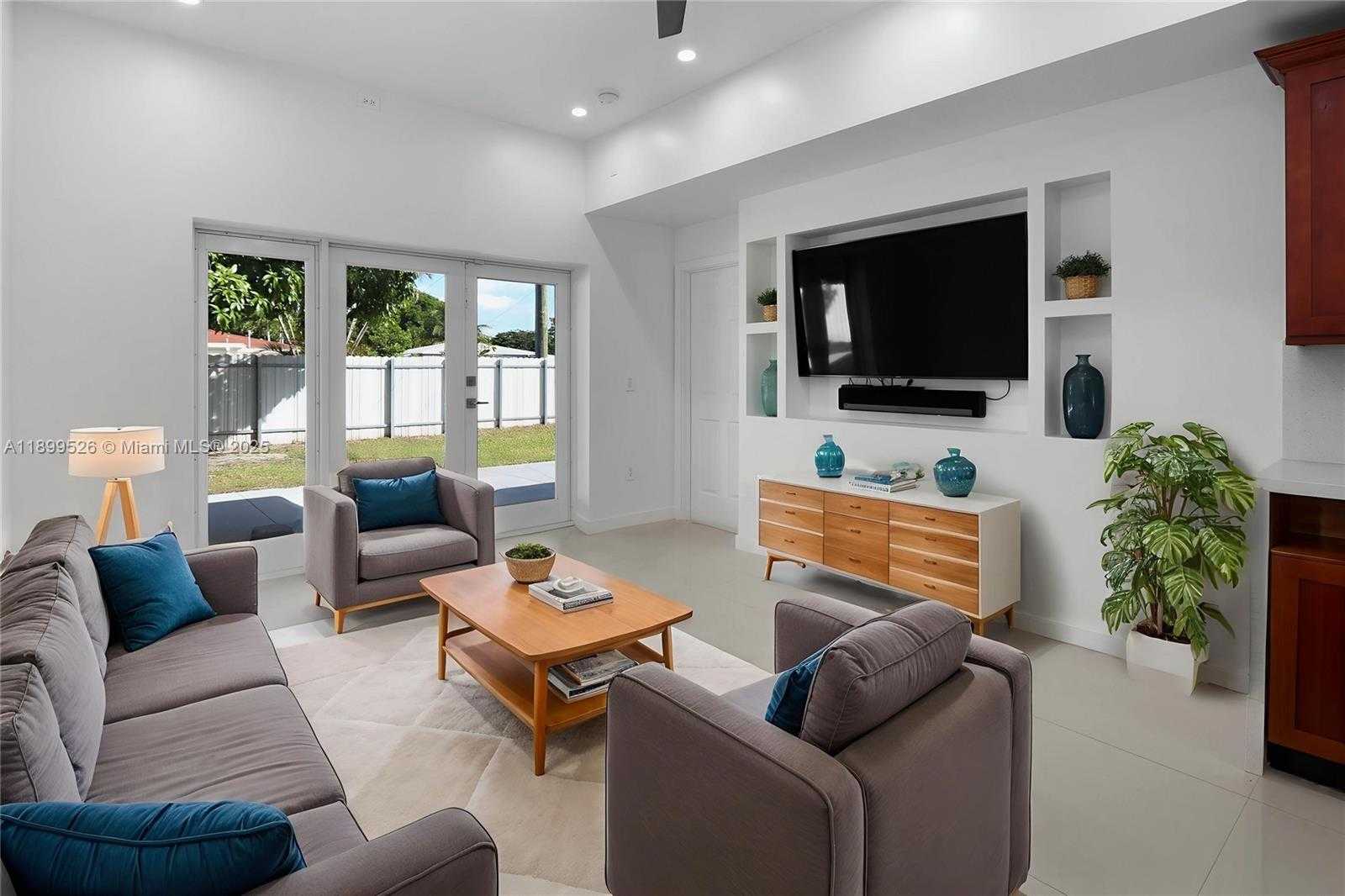 Small Image of 1429 RODMAN ST, Hollywood Number 4