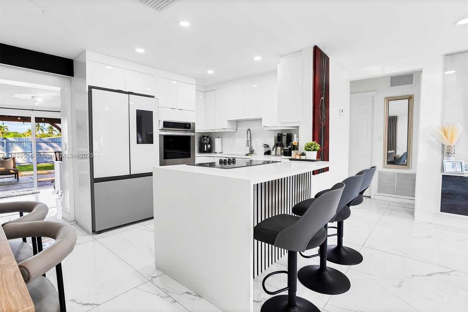 Small Image of 6108 NORTH WEST 8TH ST, Margate Number 6