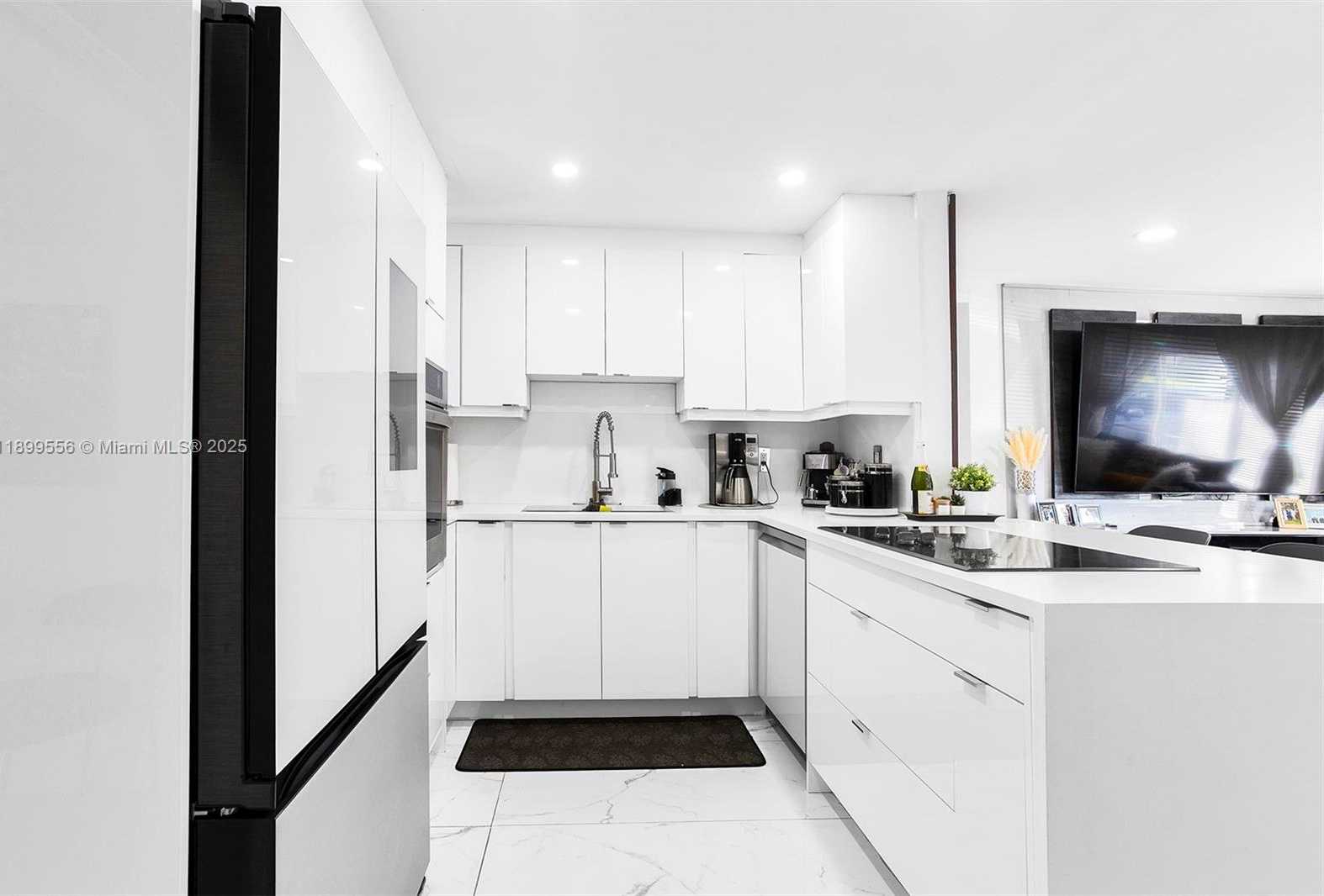Small Image of 6108 NORTH WEST 8TH ST, Margate Number 8