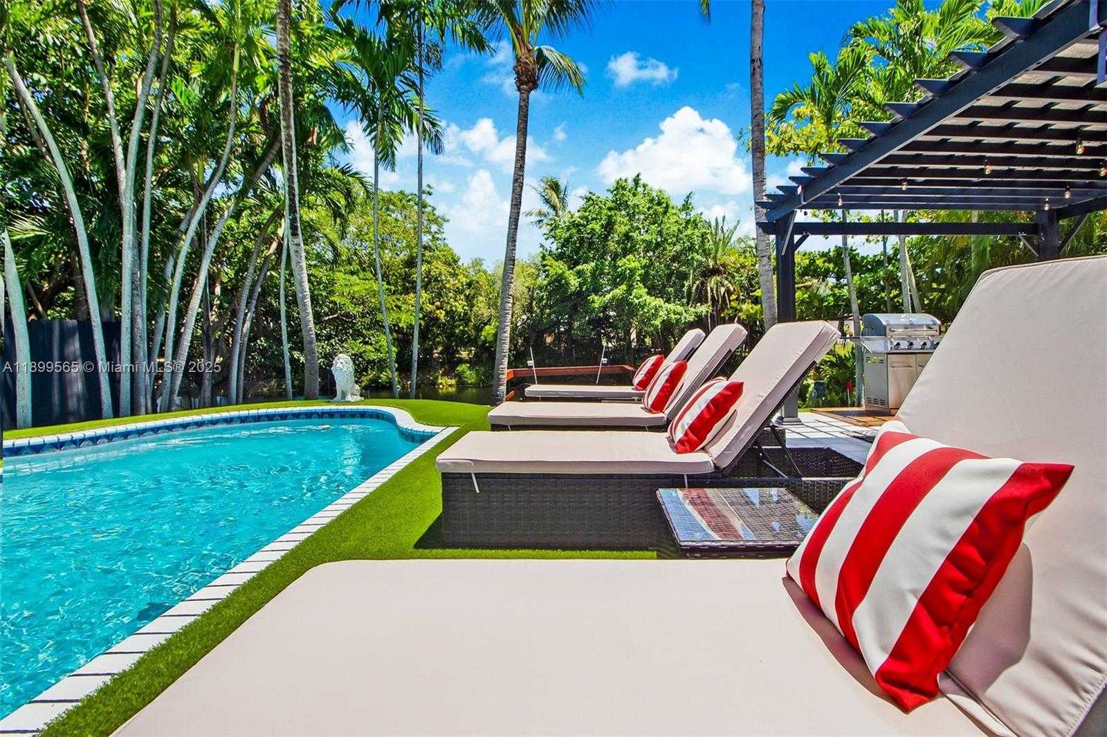 Small Image of 11975 WEST BISCAYNE CANAL RD, Miami Number 14