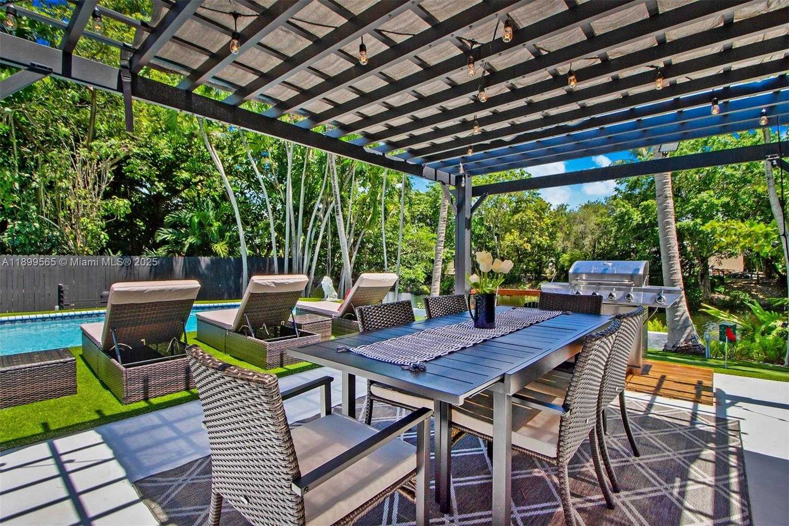 Small Image of 11975 WEST BISCAYNE CANAL RD, Miami Number 17