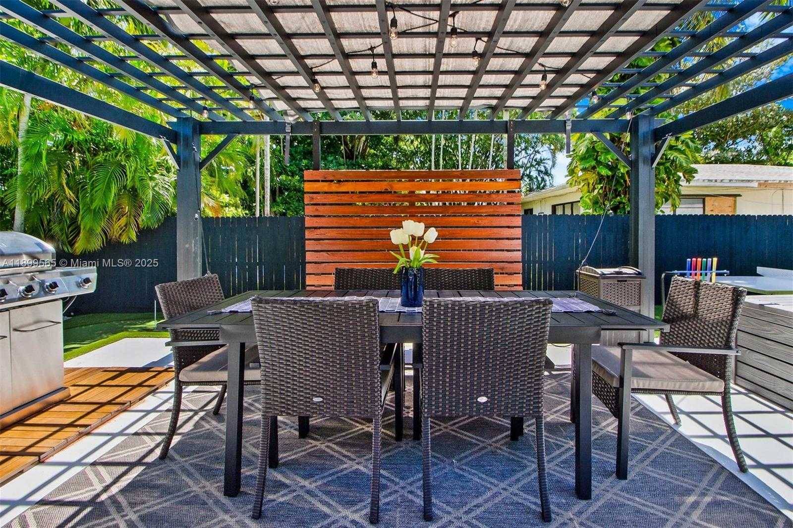 Small Image of 11975 WEST BISCAYNE CANAL RD, Miami Number 18
