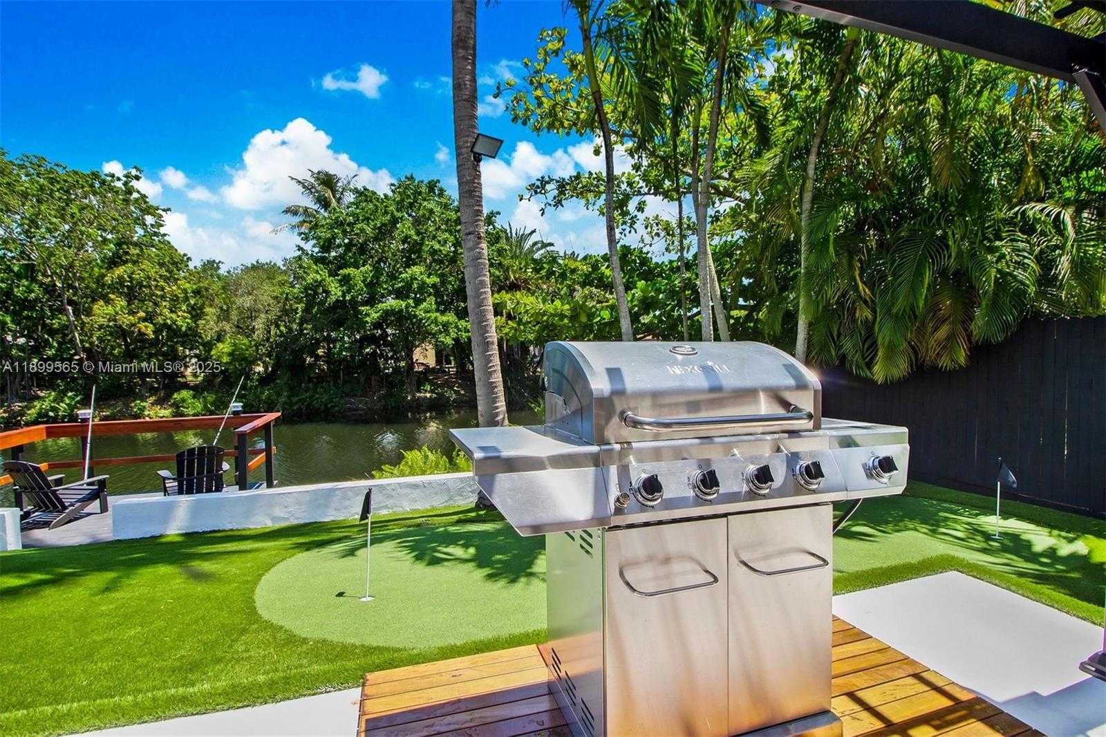 Small Image of 11975 WEST BISCAYNE CANAL RD, Miami Number 19