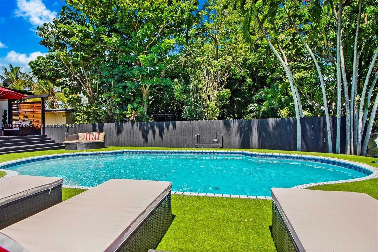 Small Image of 11975 WEST BISCAYNE CANAL RD, Miami Number 20