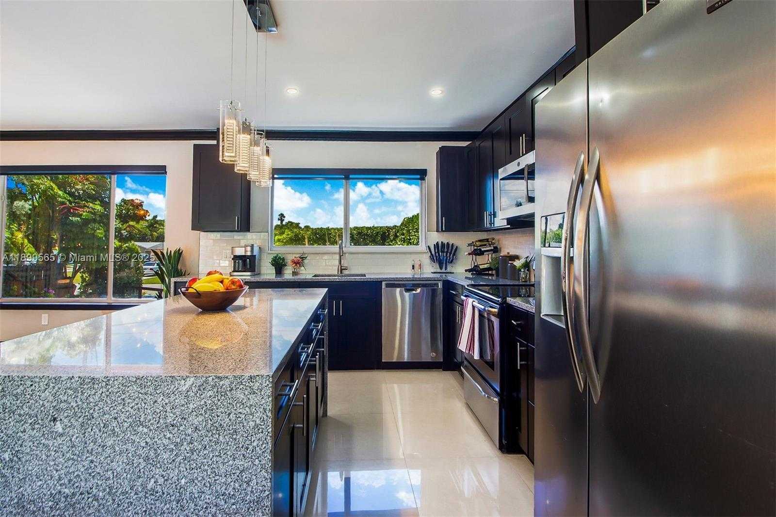 Small Image of 11975 WEST BISCAYNE CANAL RD, Miami Number 39