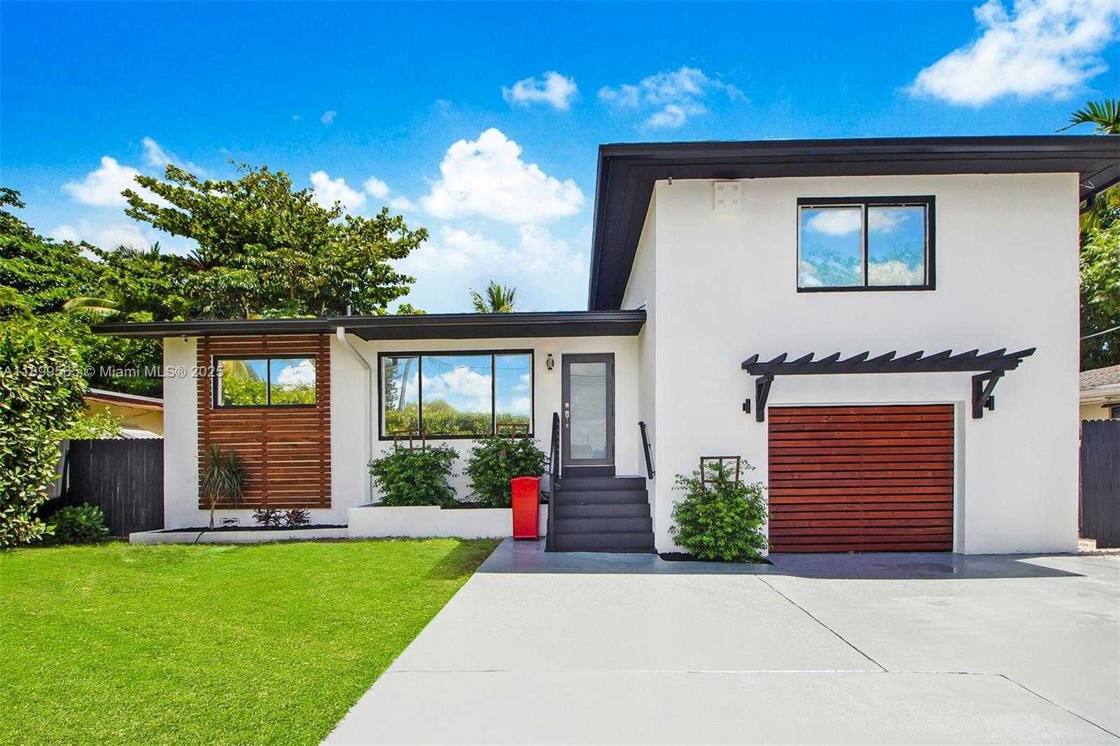 Small Image of 11975 WEST BISCAYNE CANAL RD, Miami Number 5