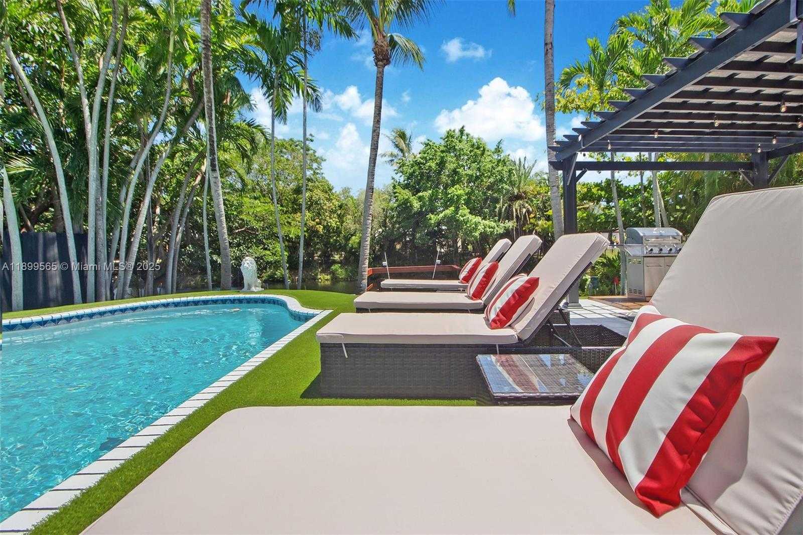 Small Image of 11975 WEST BISCAYNE CANAL RD, Miami Number 56