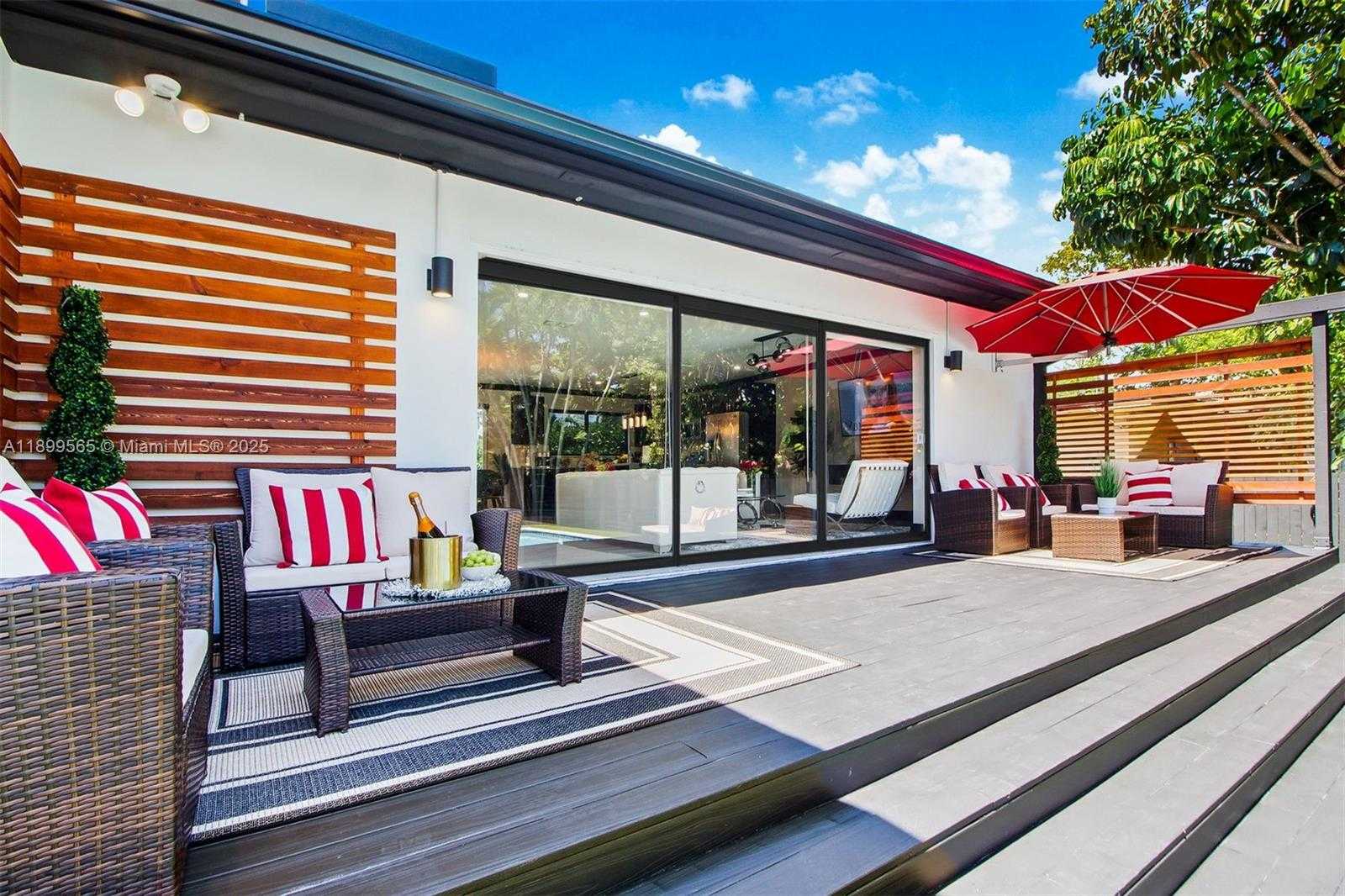 Small Image of 11975 WEST BISCAYNE CANAL RD, Miami Number 7