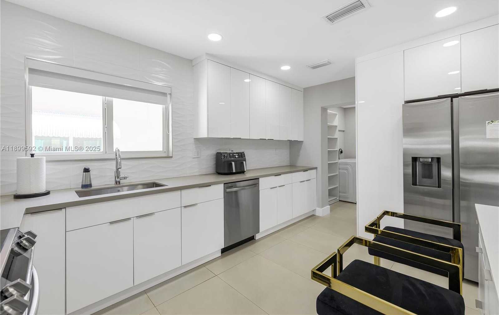 Small Image of 1104 NORTH 13TH TER, Hollywood Number 10