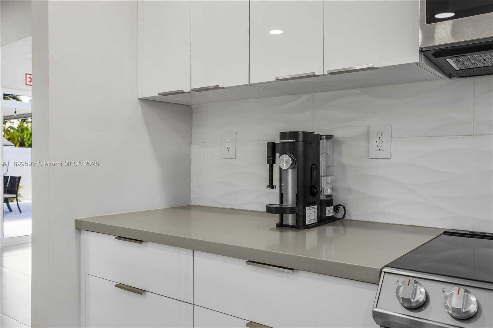 Small Image of 1104 NORTH 13TH TER, Hollywood Number 11