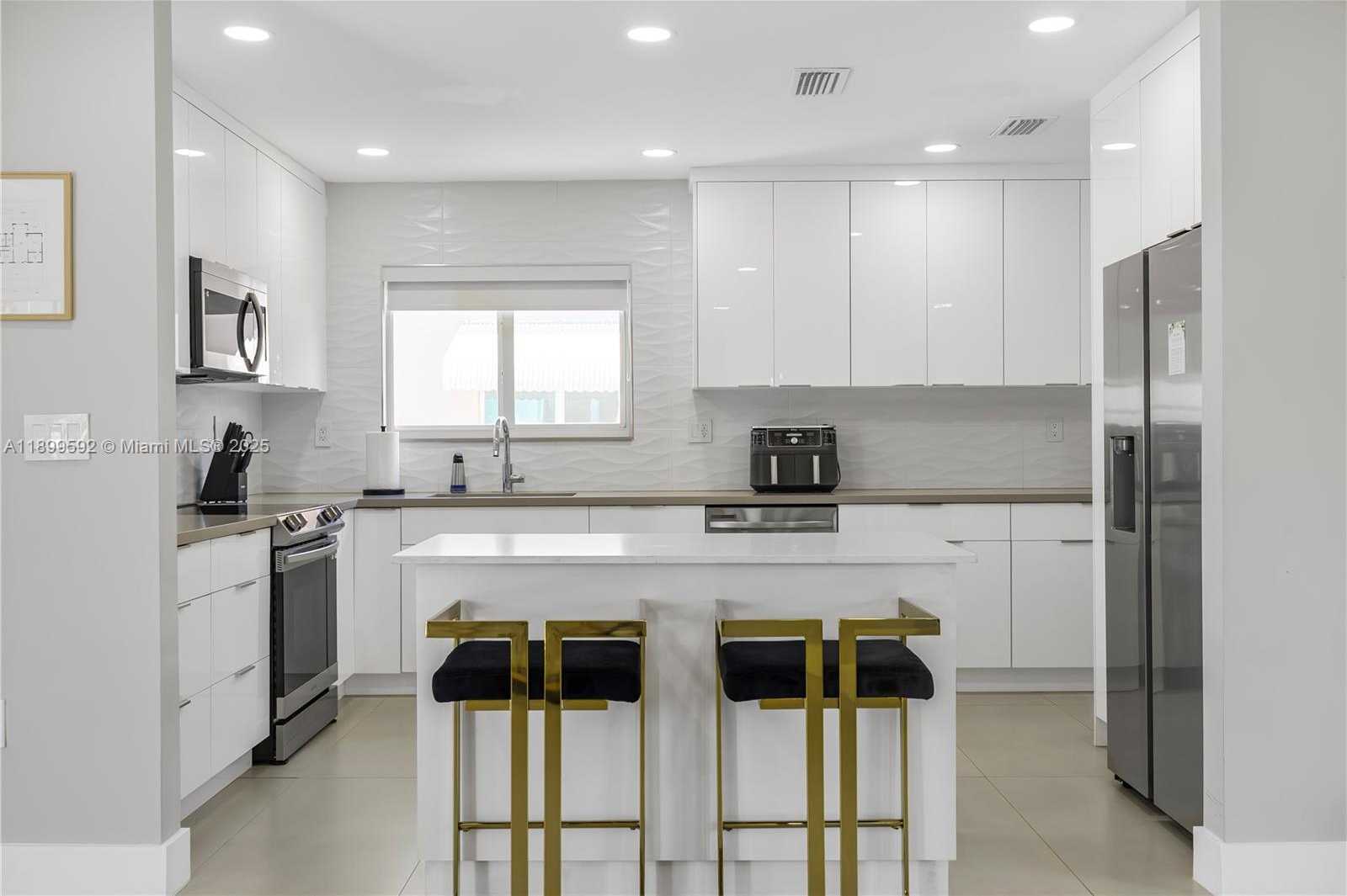Small Image of 1104 NORTH 13TH TER, Hollywood Number 24