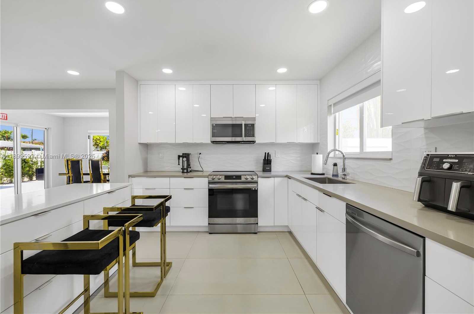 Small Image of 1104 NORTH 13TH TER, Hollywood Number 25
