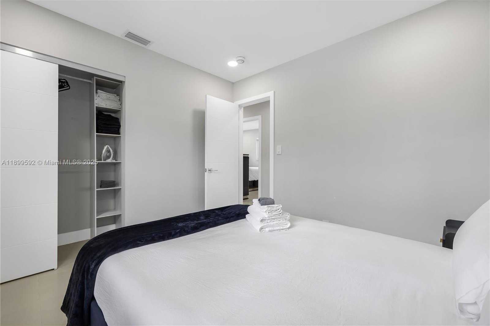 Small Image of 1104 NORTH 13TH TER, Hollywood Number 35
