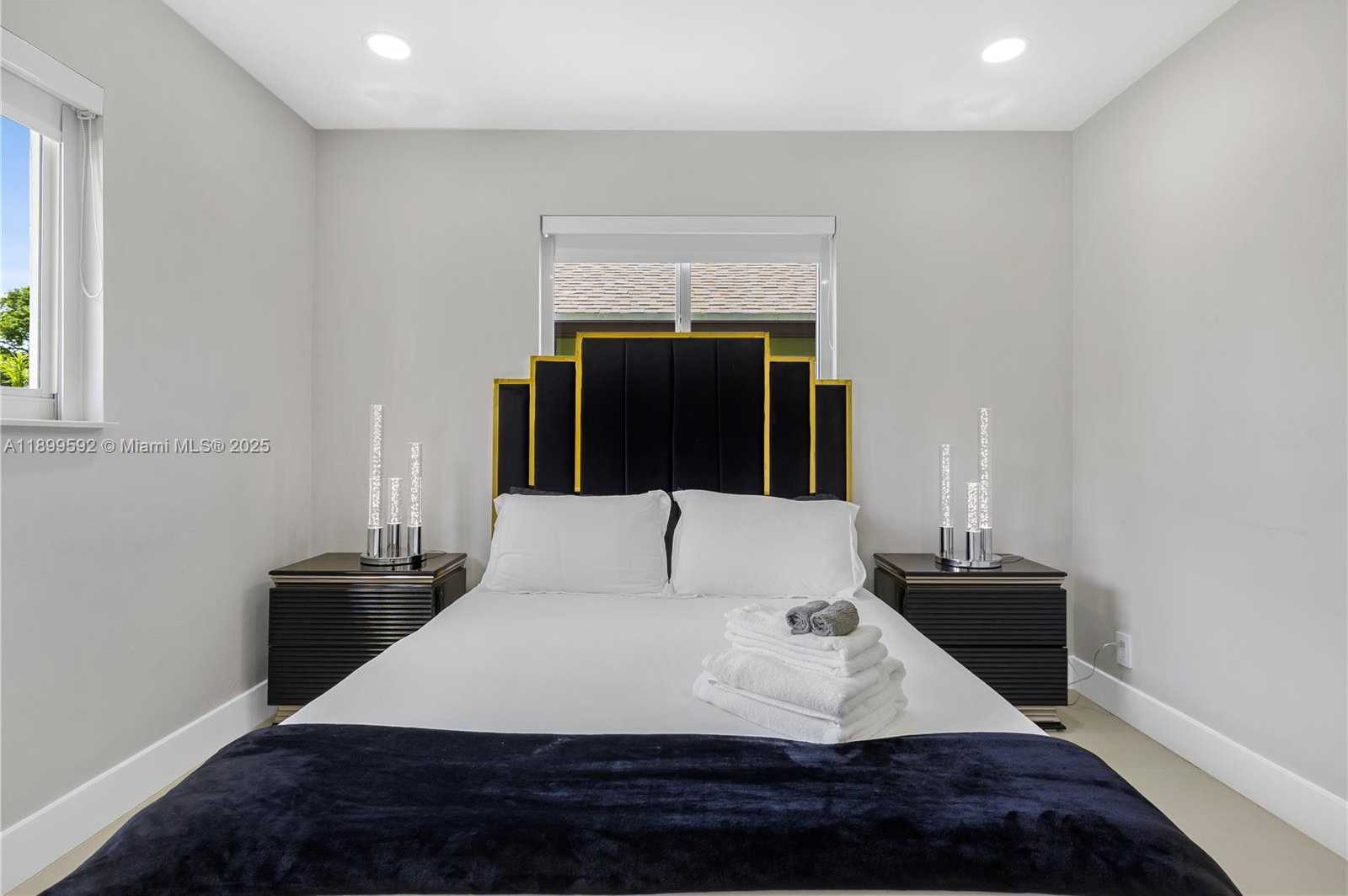 Small Image of 1104 NORTH 13TH TER, Hollywood Number 37