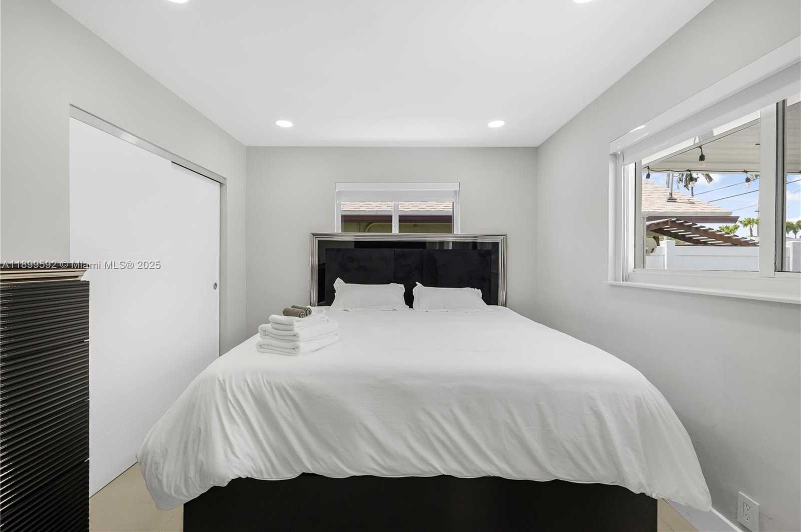 Small Image of 1104 NORTH 13TH TER, Hollywood Number 38
