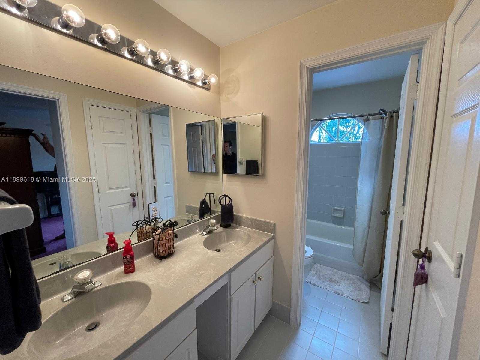 Small Image of 6953 COLUMBIA CT, Margate Number 22
