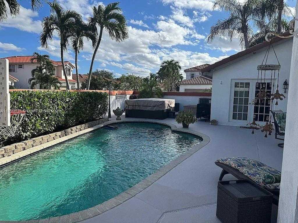 Small Image of 6953 COLUMBIA CT, Margate Number 30