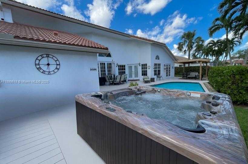 Small Image of 6953 COLUMBIA CT, Margate Number 4
