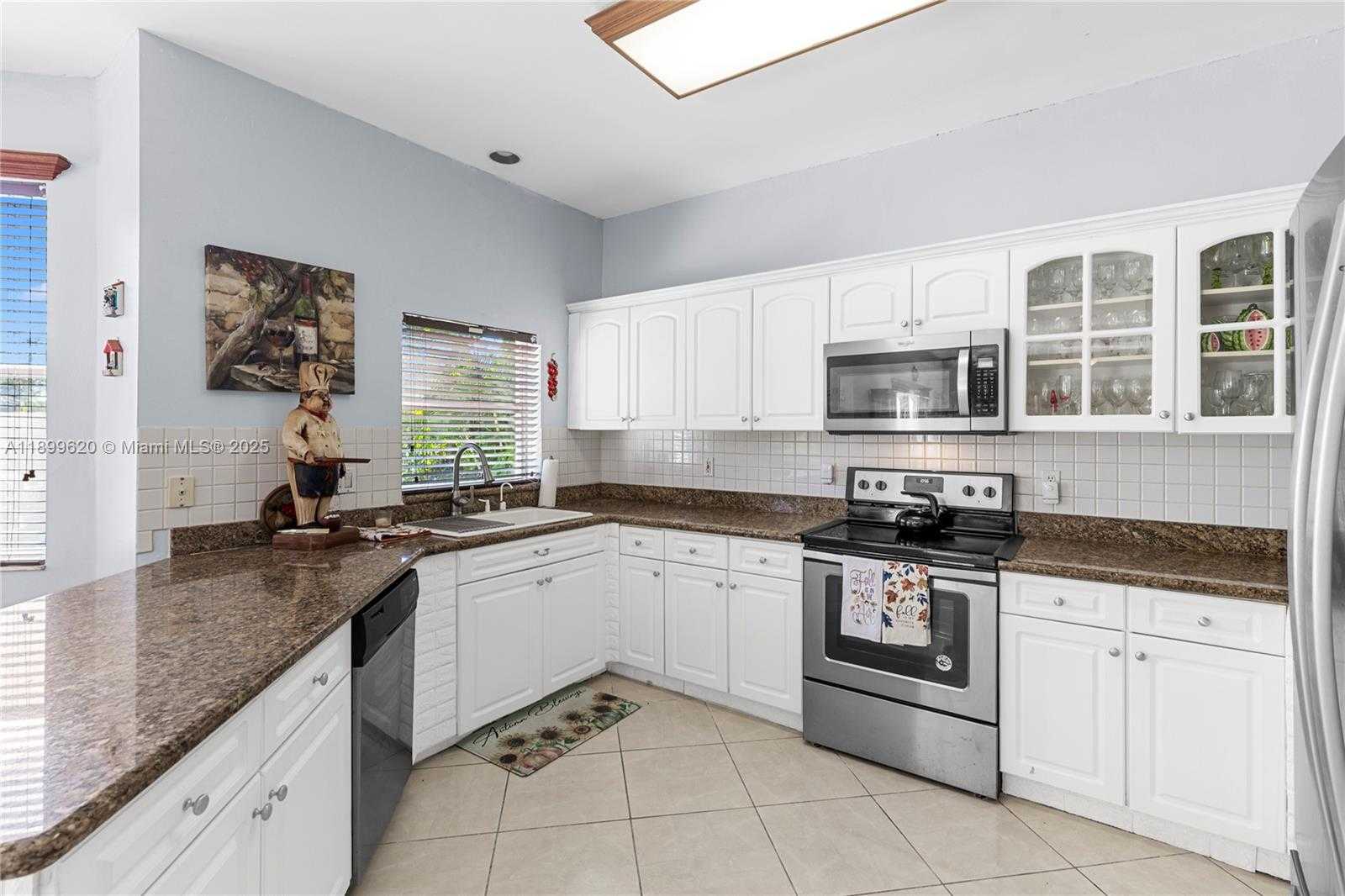 Small Image of 1071 NORTH WEST 184TH TER, Pembroke Pines Number 18