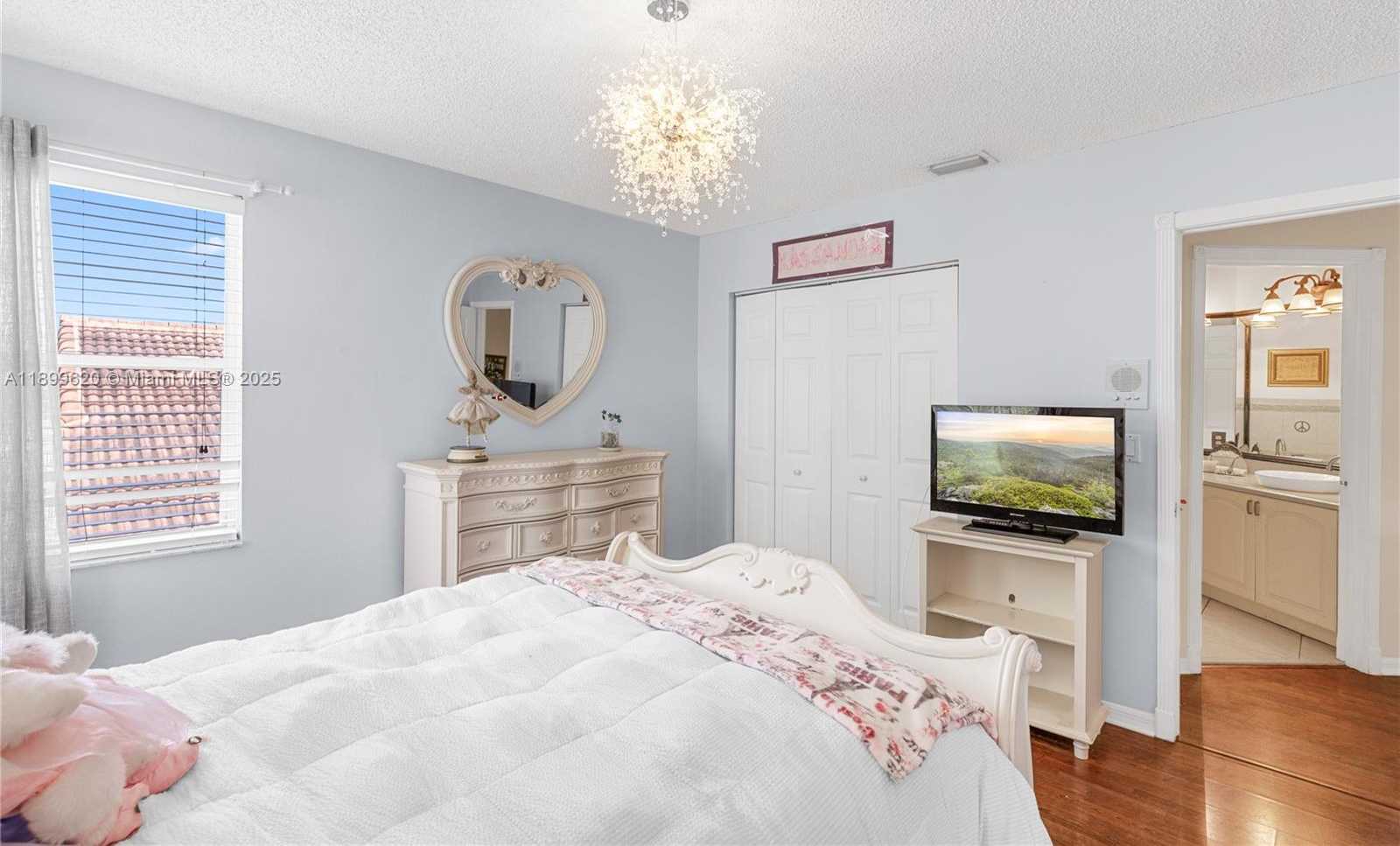 Small Image of 1071 NORTH WEST 184TH TER, Pembroke Pines Number 25