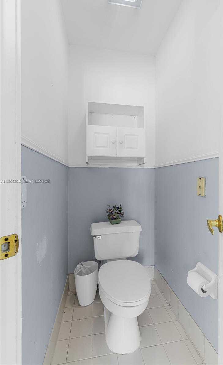 Small Image of 1071 NORTH WEST 184TH TER, Pembroke Pines Number 37