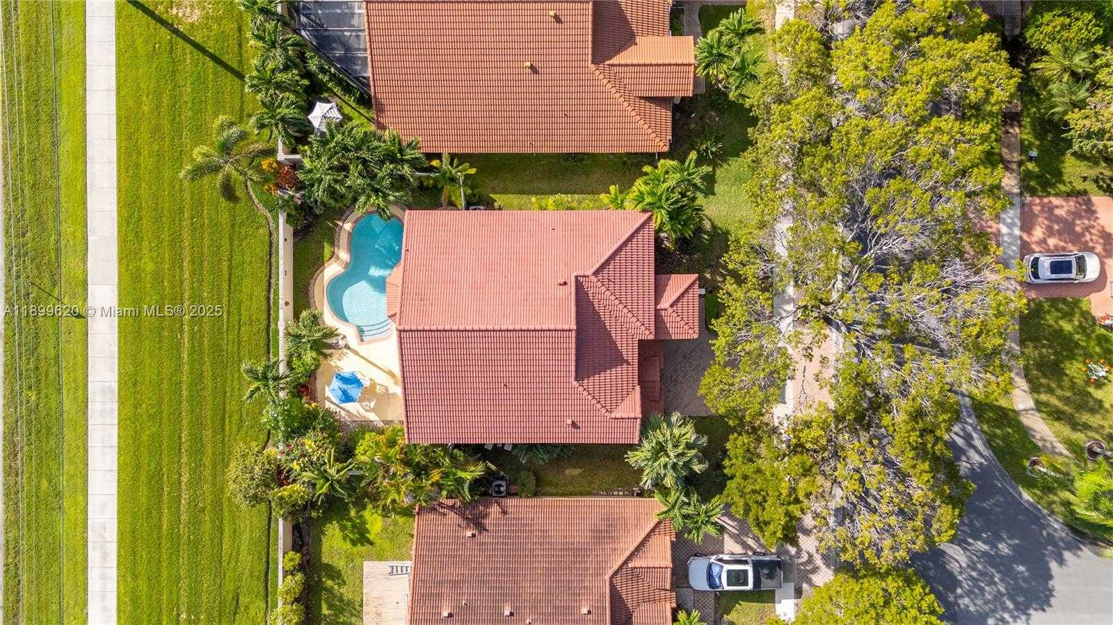 Small Image of 1071 NORTH WEST 184TH TER, Pembroke Pines Number 48