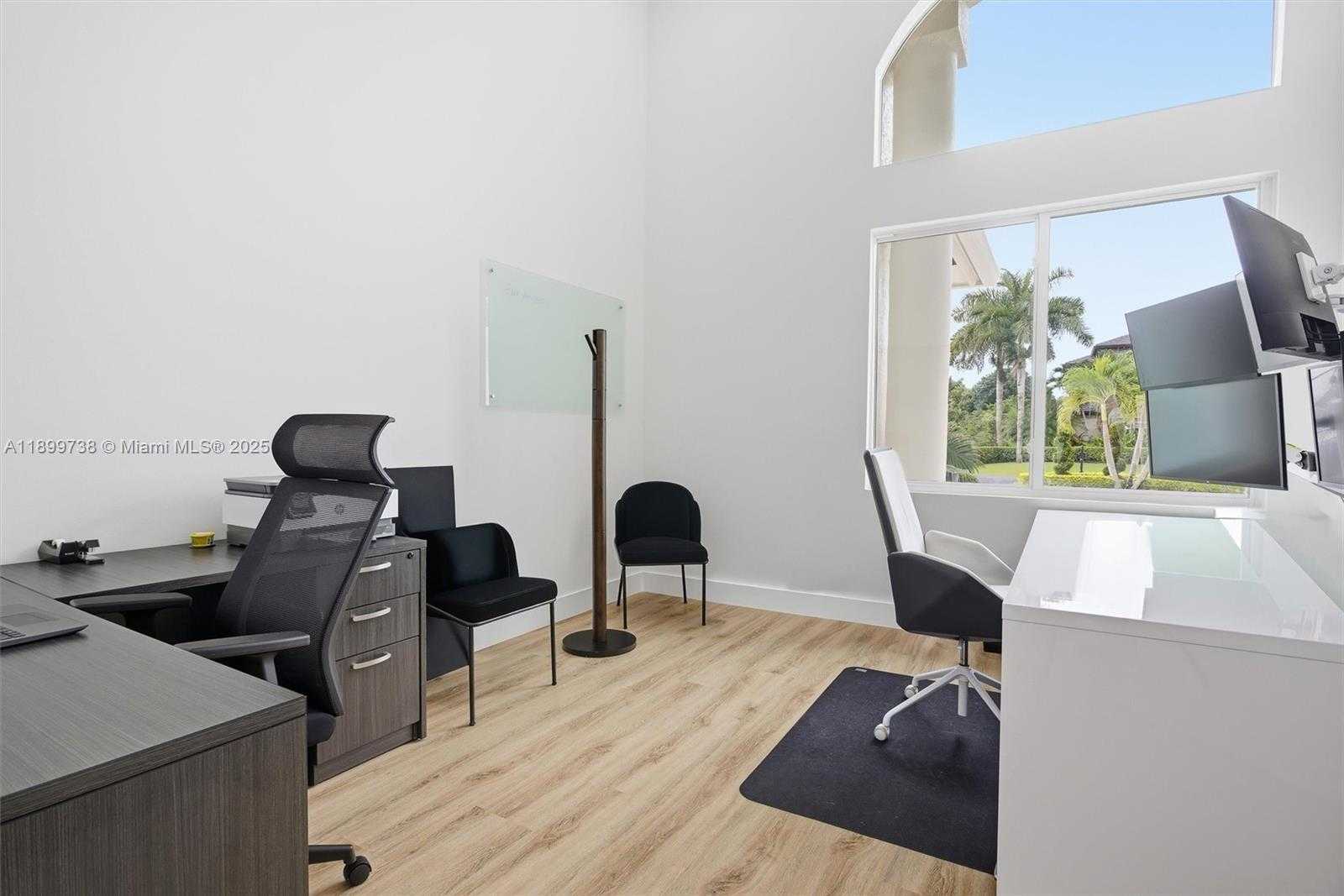 Small Image of 3526 WEST JUNIPER LN, Davie Number 15