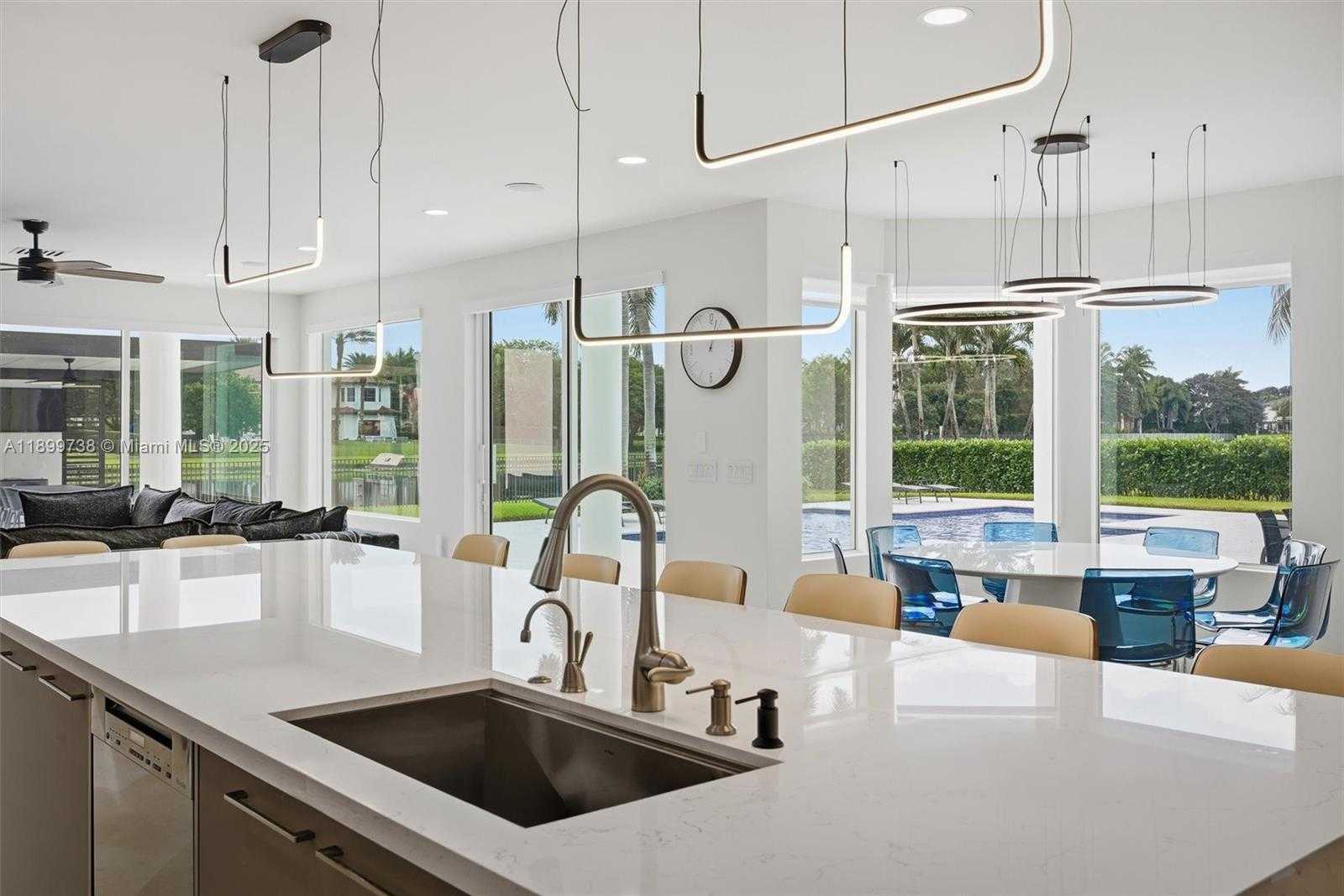 Small Image of 3526 WEST JUNIPER LN, Davie Number 16