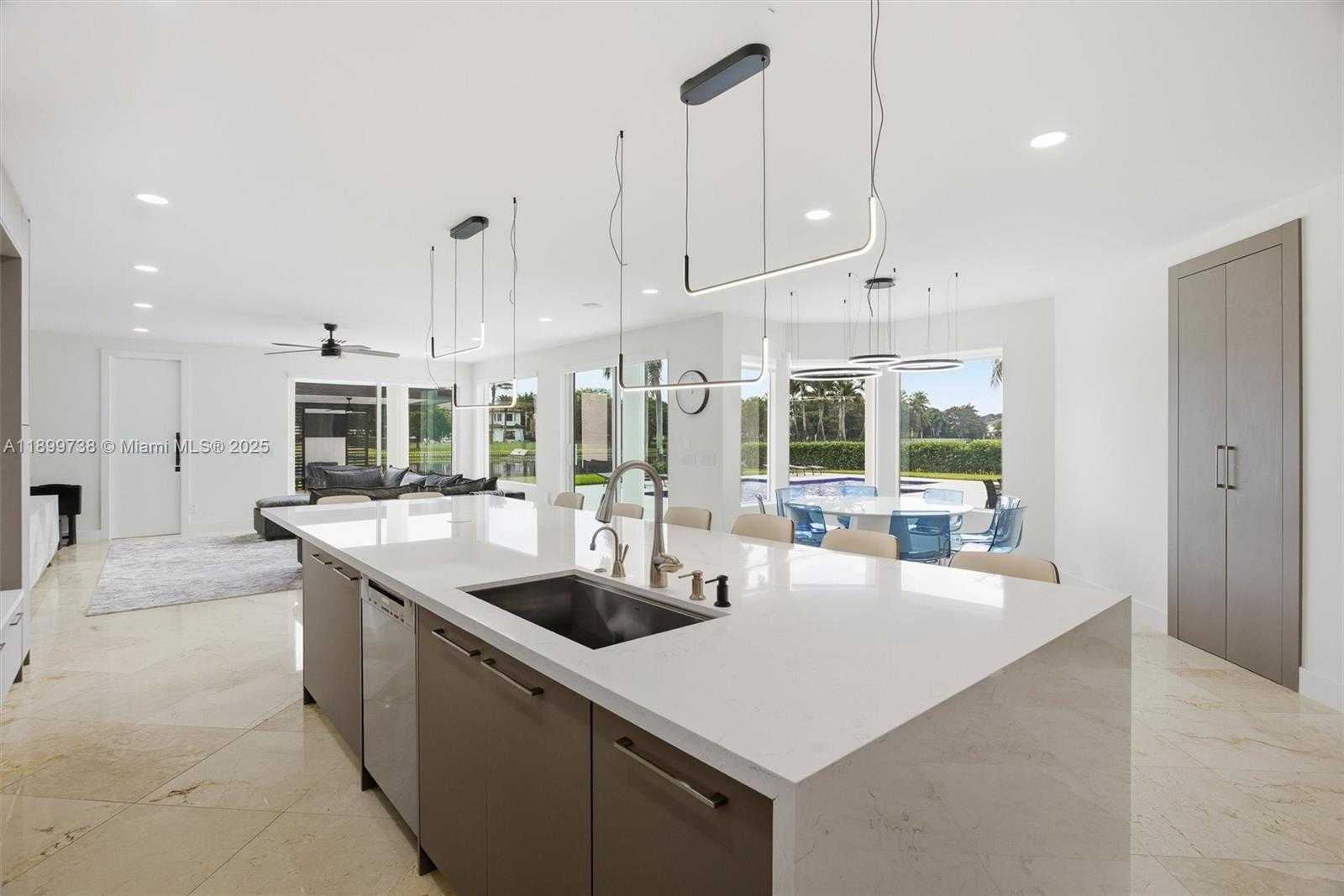 Small Image of 3526 WEST JUNIPER LN, Davie Number 17