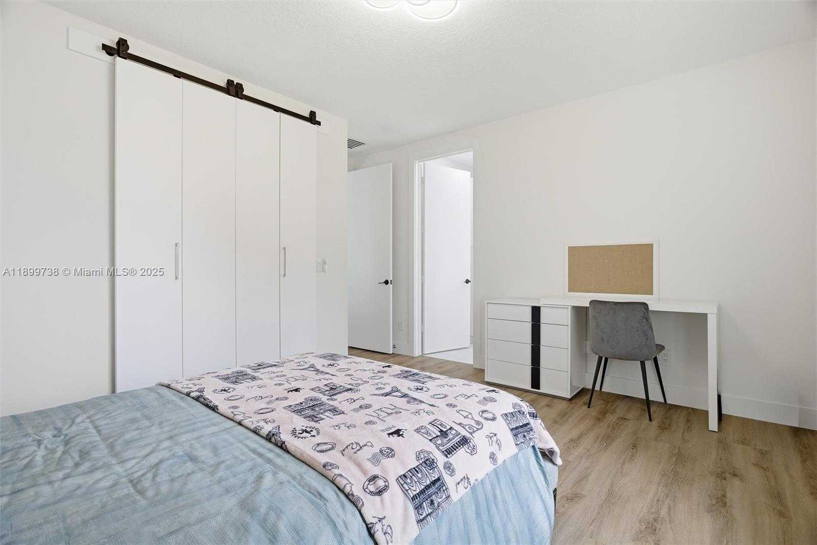 Small Image of 3526 WEST JUNIPER LN, Davie Number 44