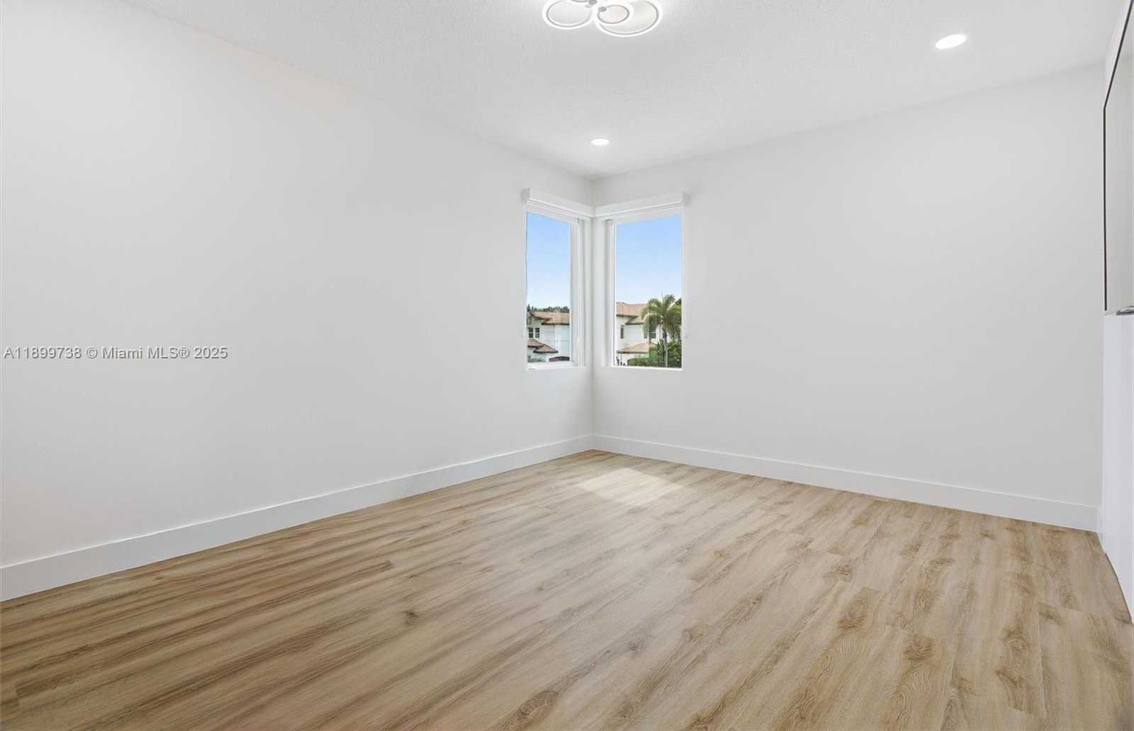 Small Image of 3526 WEST JUNIPER LN, Davie Number 49