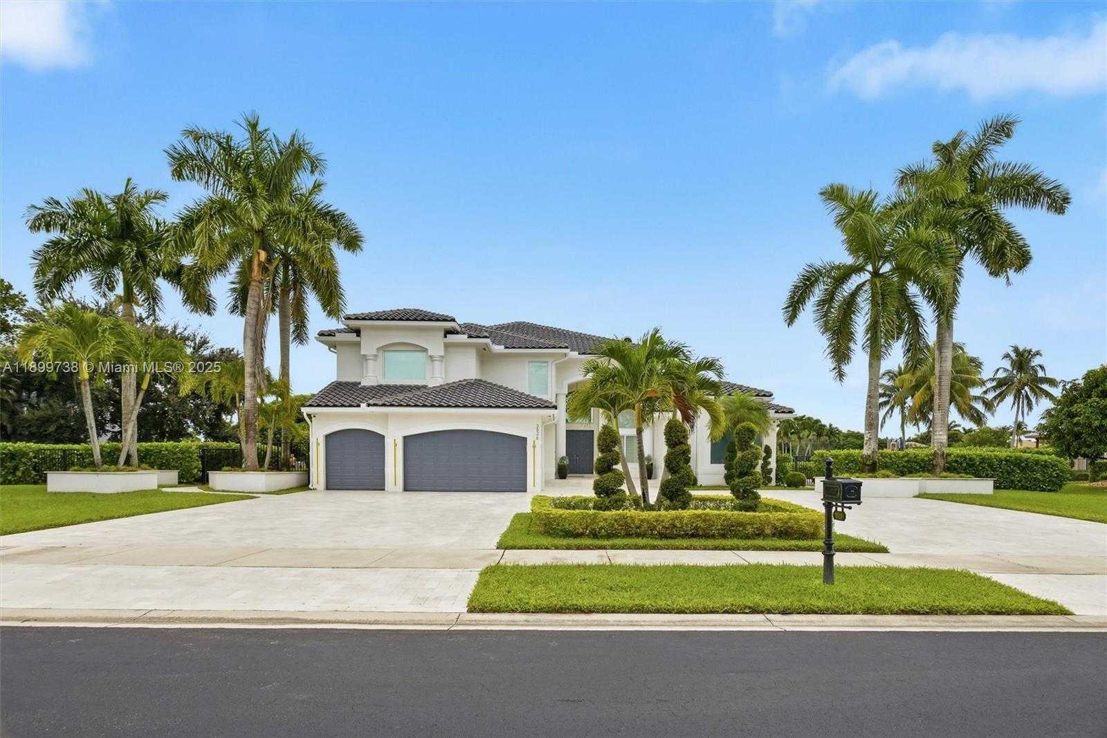 Small Image of 3526 WEST JUNIPER LN, Davie Number 5