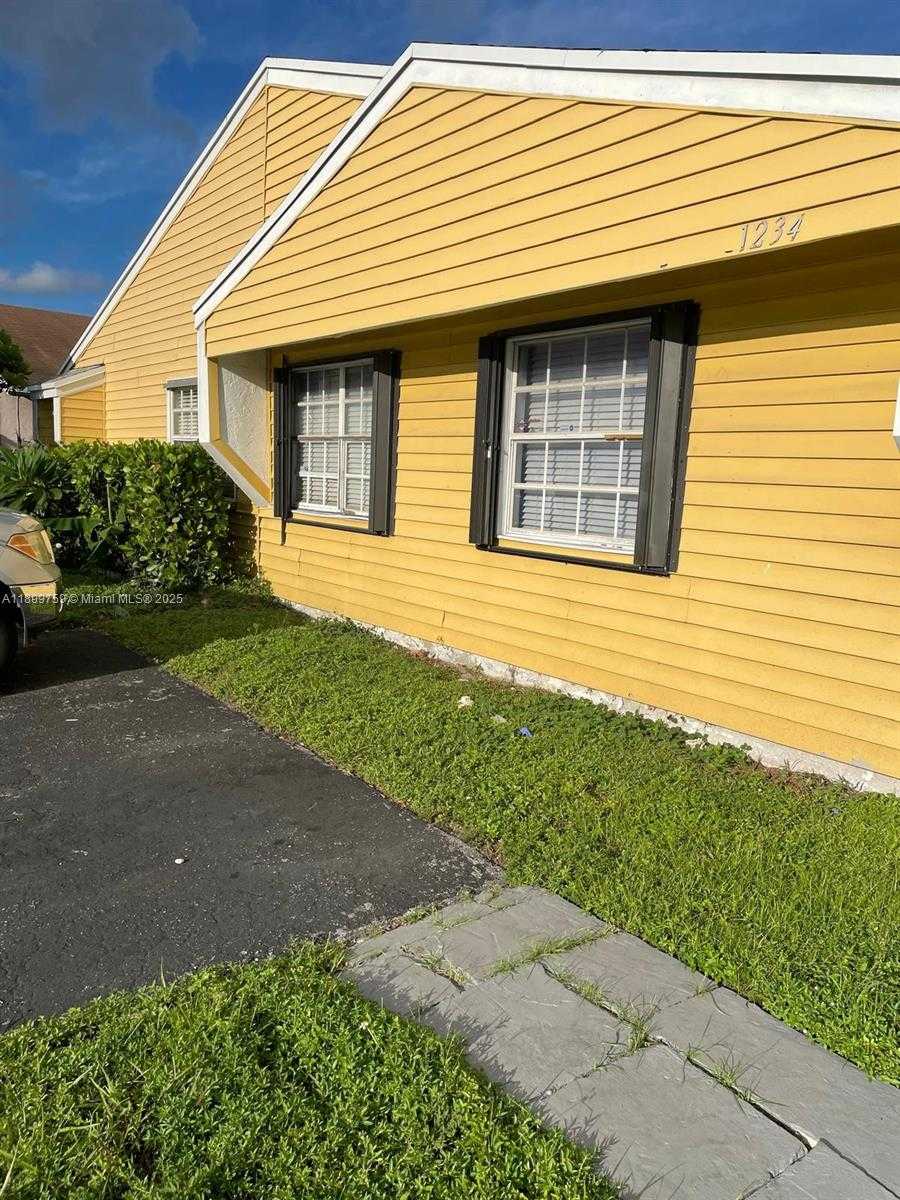 Small Image of 1234 SOUTH WEST 71ST TER, North Lauderdale Number 2