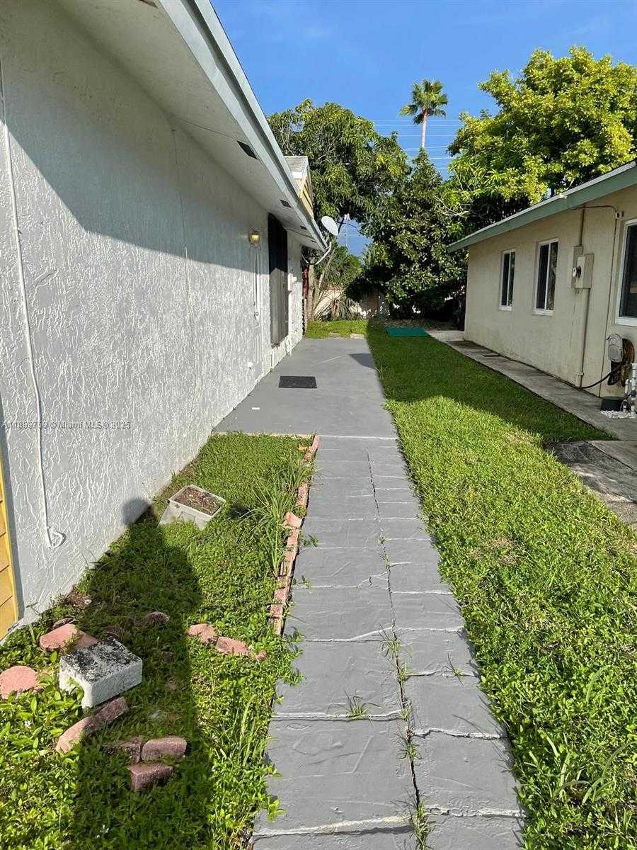 Small Image of 1234 SOUTH WEST 71ST TER, North Lauderdale Number 7