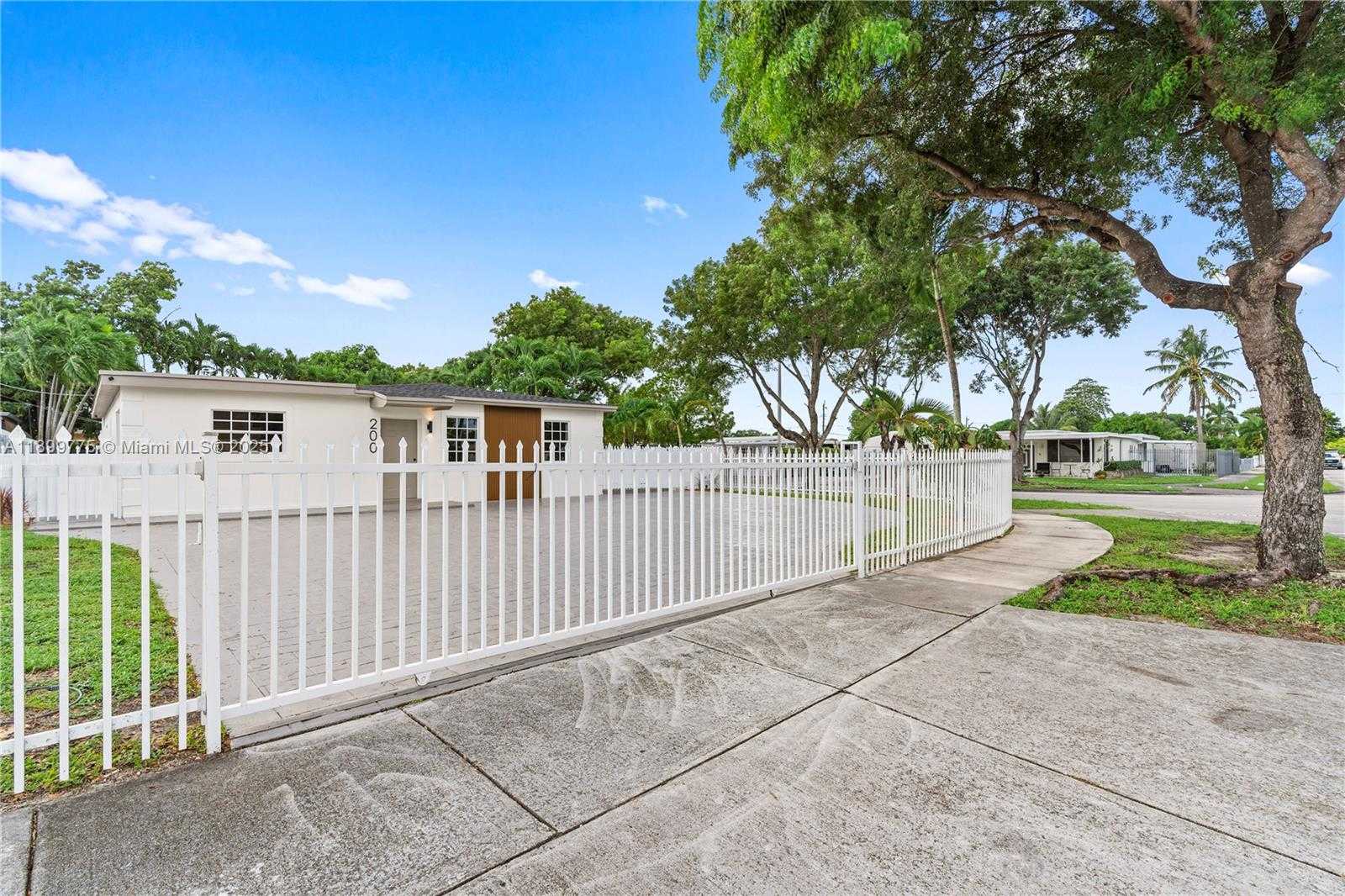 Small Image of 200 EAST 60TH ST, Hialeah Number 4