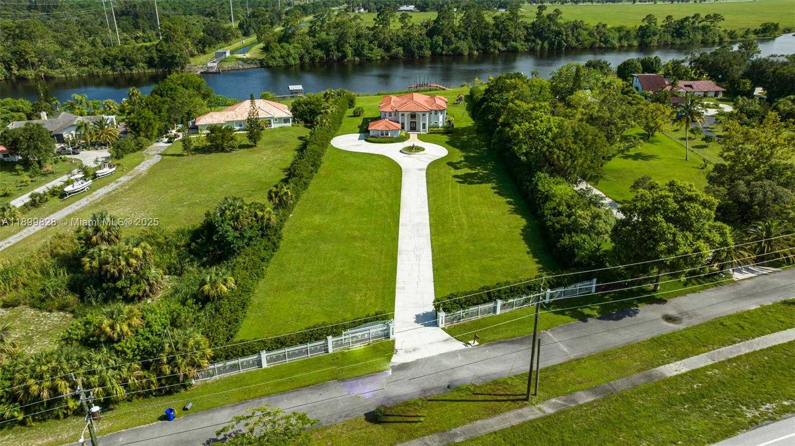 Small Image of 6152 SOUTH WEST BANKS ST, Palm City Number 3