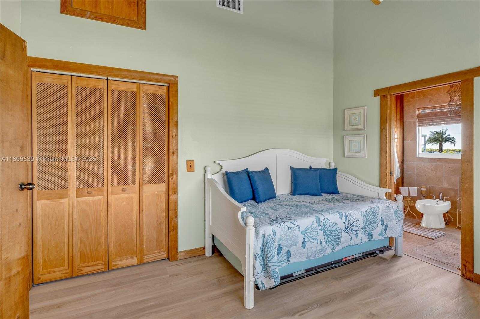 Small Image of 3831 SUNSET DR, Big Pine Number 32