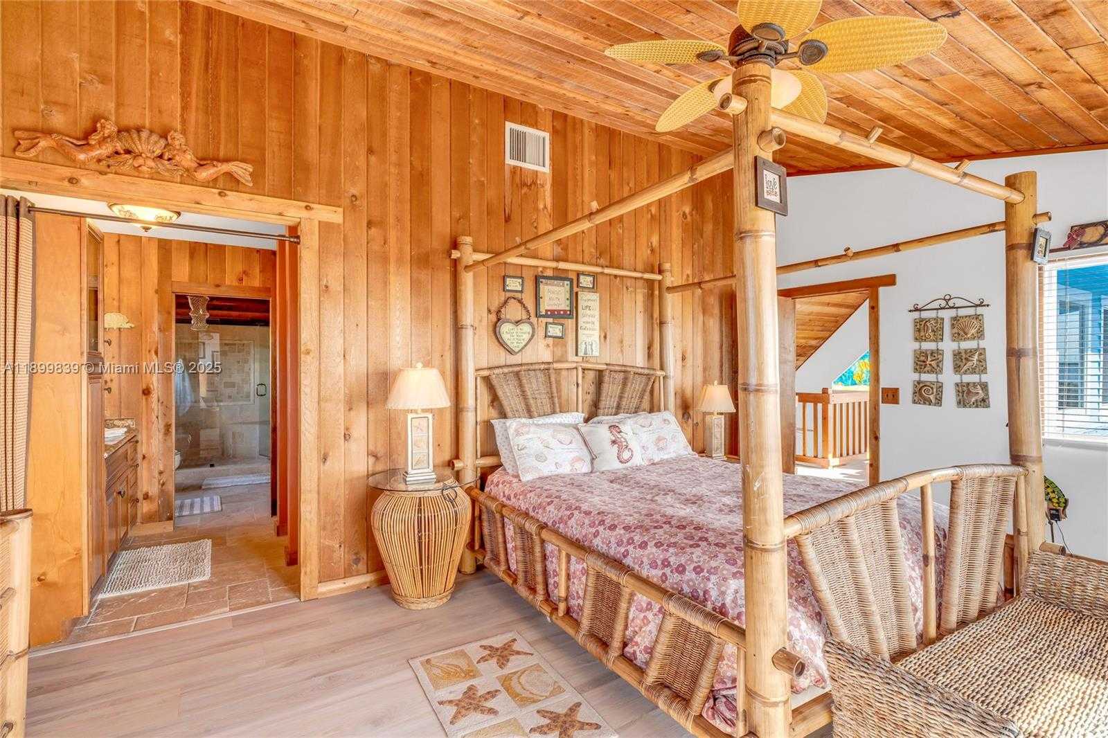 Small Image of 3831 SUNSET DR, Big Pine Number 36