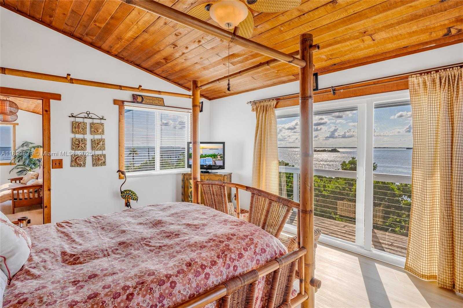 Small Image of 3831 SUNSET DR, Big Pine Number 38