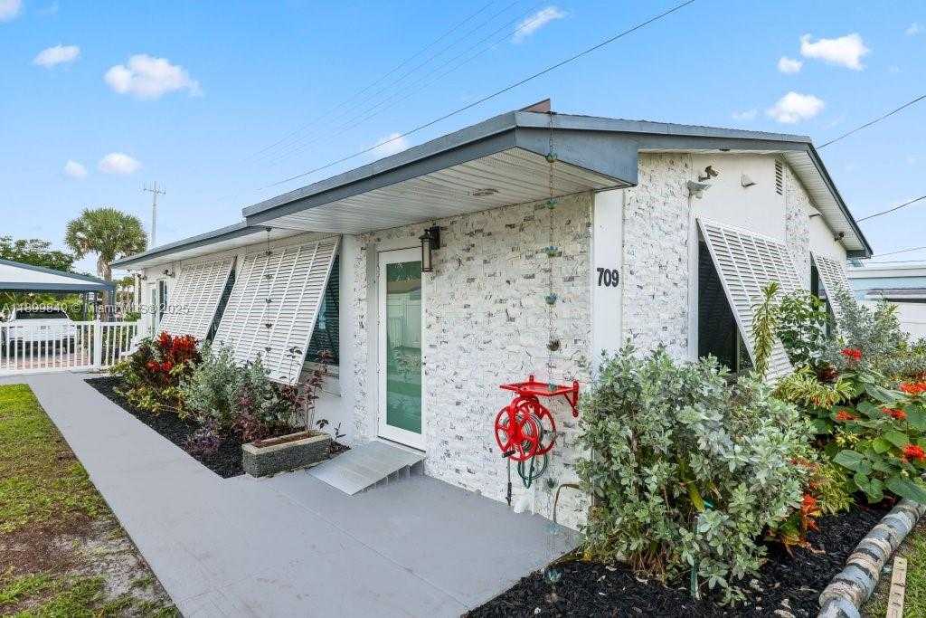 Small Image of 709 NORTH WEST 7TH ST, Dania Beach Number 2