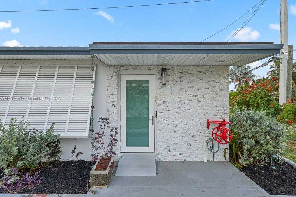 Small Image of 709 NORTH WEST 7TH ST, Dania Beach Number 3
