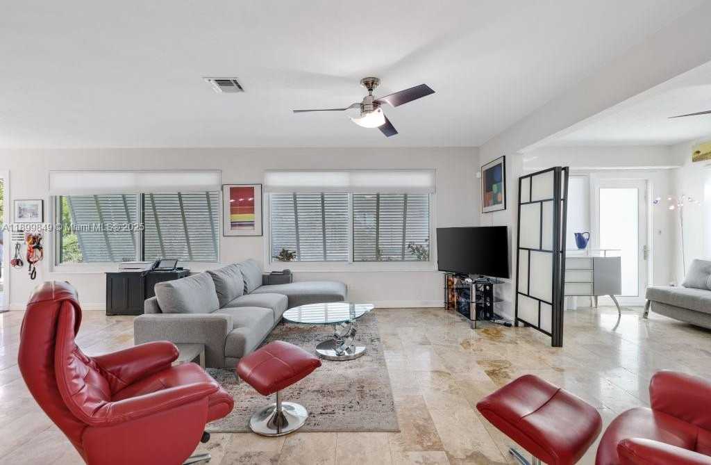 Small Image of 709 NORTH WEST 7TH ST, Dania Beach Number 6