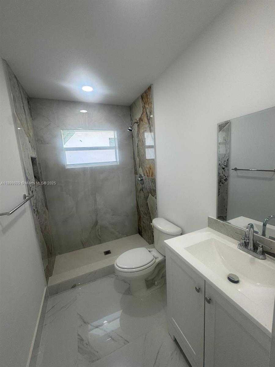 Small Image of 4404 NORTH WEST 46TH WAY, Tamarac Number 5