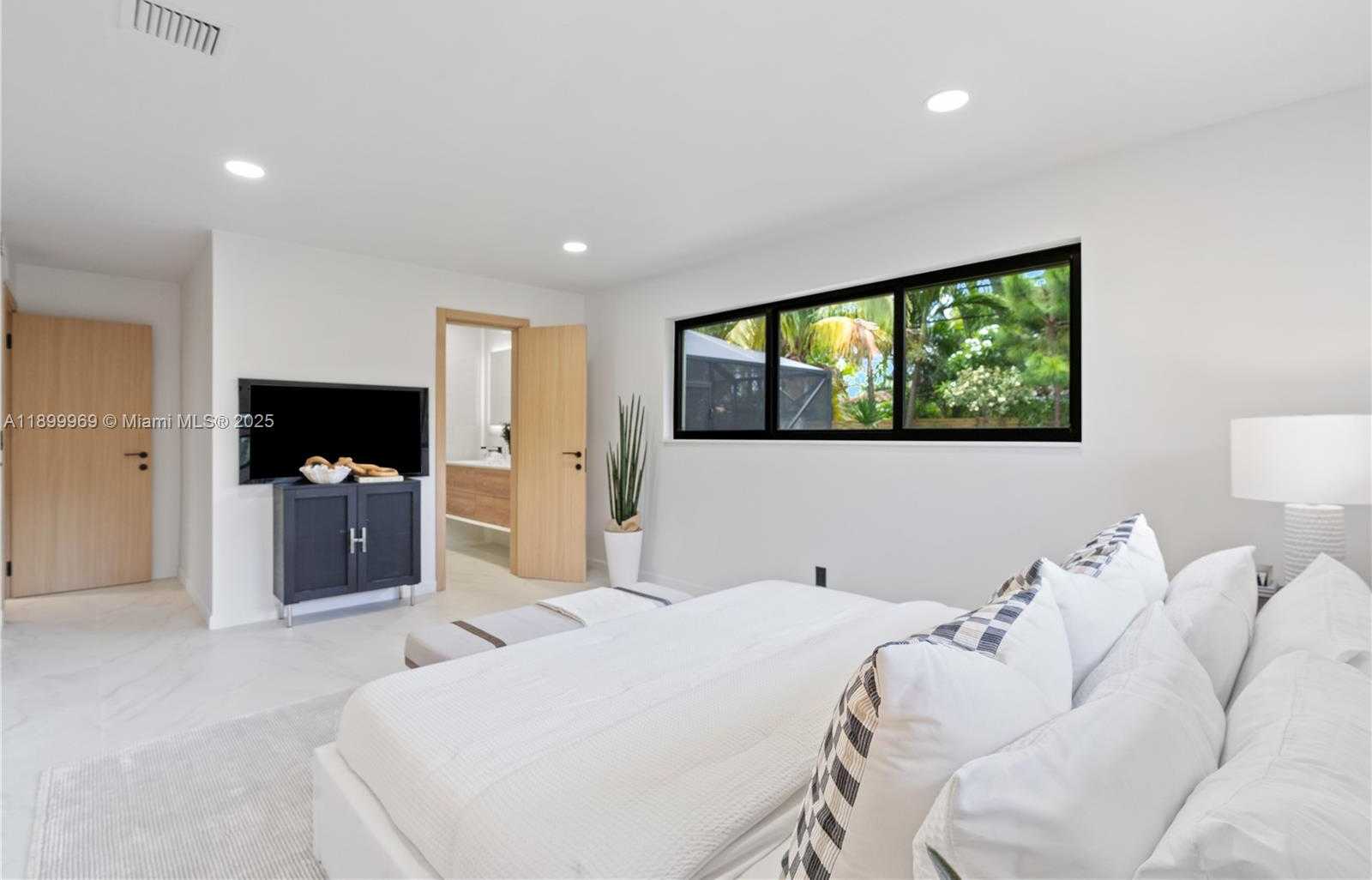 Small Image of 2020 NORTH EAST 54TH, Fort Lauderdale Number 11