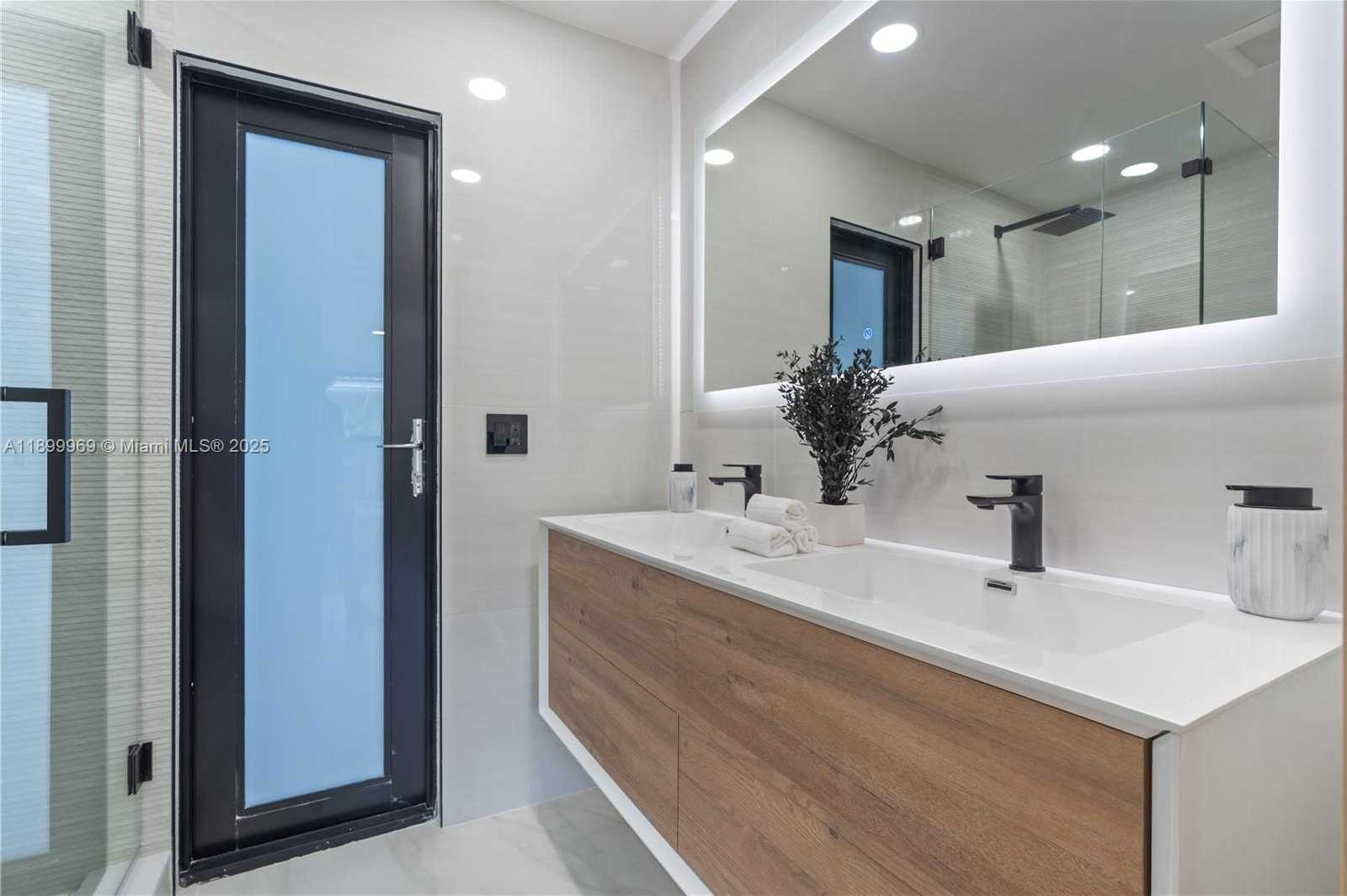 Small Image of 2020 NORTH EAST 54TH, Fort Lauderdale Number 12