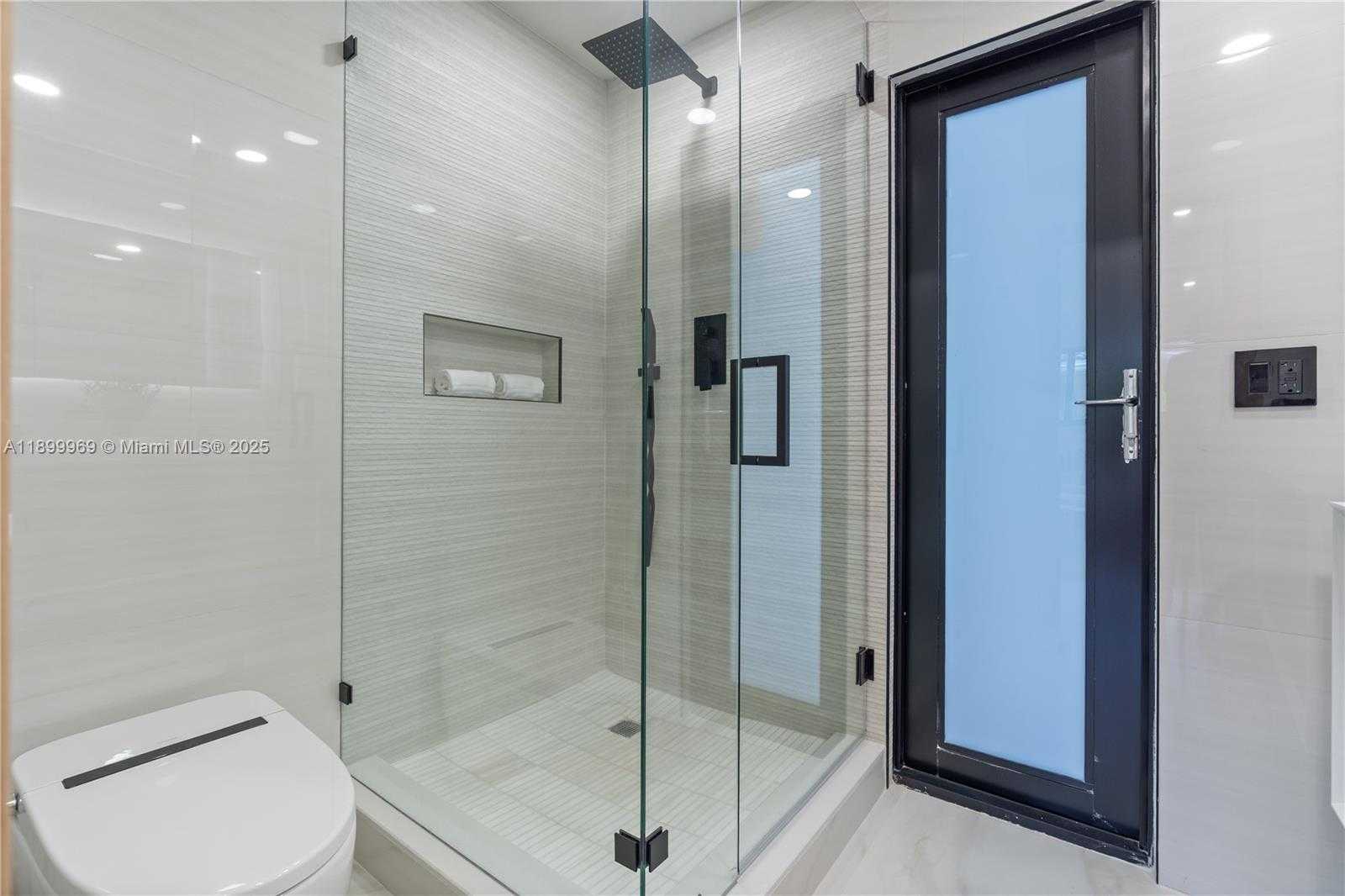 Small Image of 2020 NORTH EAST 54TH, Fort Lauderdale Number 13